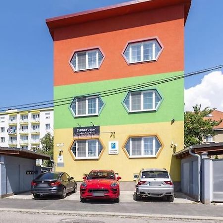 Cozy Apartment Near Hockey & Football Arena Bratislava Eksteriør billede