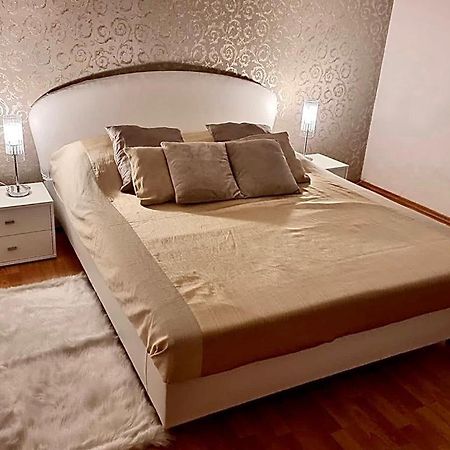 Cozy Apartment Near Hockey & Football Arena Bratislava Eksteriør billede