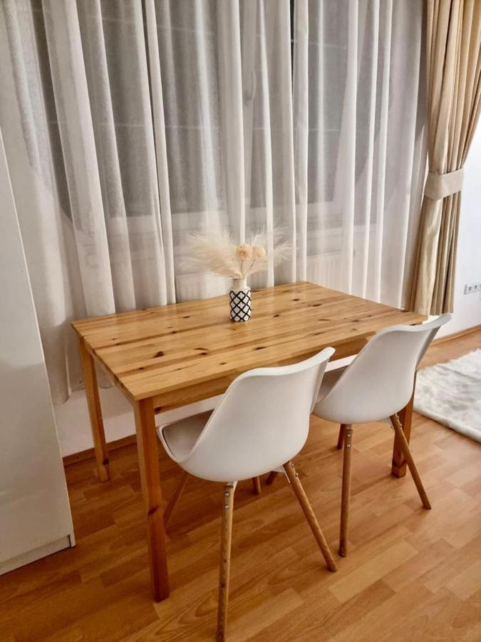 Cozy Apartment Near Hockey & Football Arena Bratislava Eksteriør billede